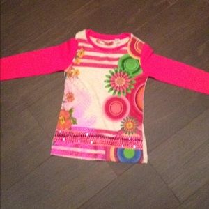 Long sleeve shirt. Front and back contained!